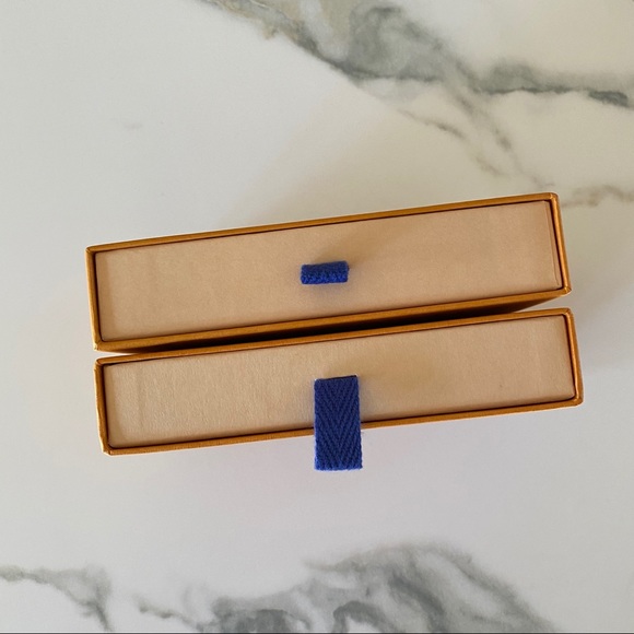 LOUIS VUITTON POST CARDS & GIFT BOX BUNDLE - Picture 6 of 9